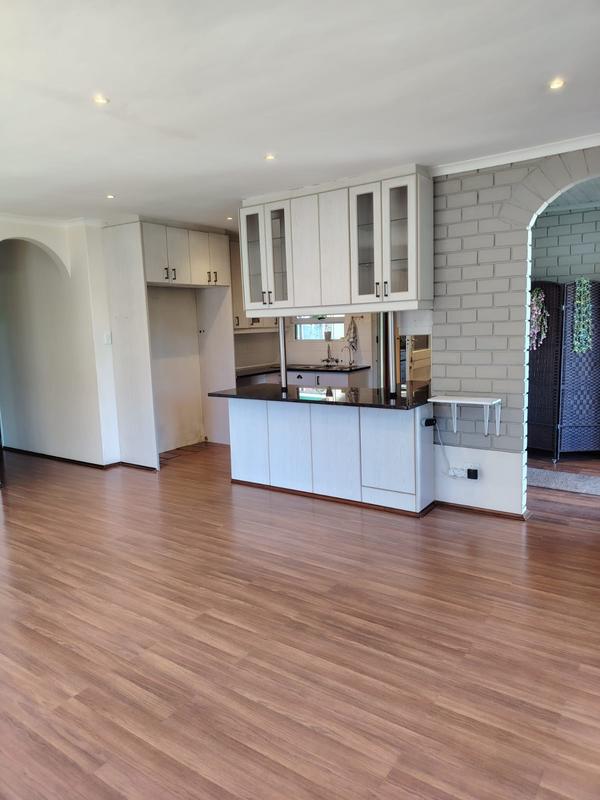 4 Bedroom Property for Sale in Sandbaai Western Cape